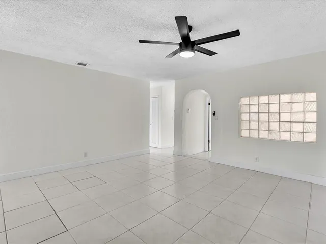 $3,650 | 6661 Meade Street, Hollywood, FL 33024