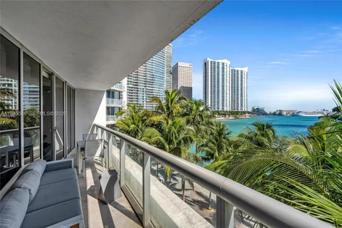 $595,000 | 465 Brickell Avenue, Unit 417, Miami, FL 33131