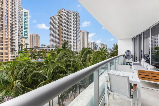 $619,000 | 465 Brickell Avenue, Unit 417, Miami, FL 33131