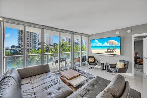 $595,000 | 465 Brickell Avenue, Unit 417, Miami, FL 33131