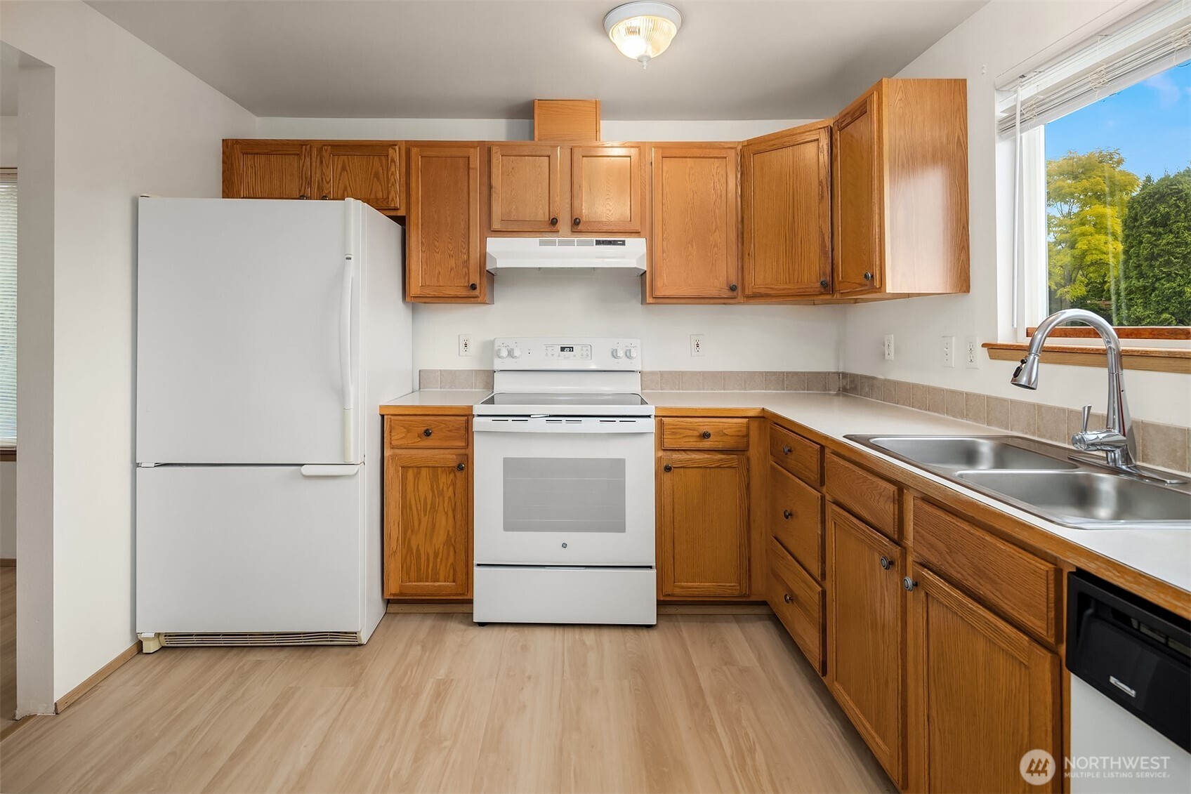 3802 Carpenter Street Mount Vernon, WA 98274 - Photo 2 of 35