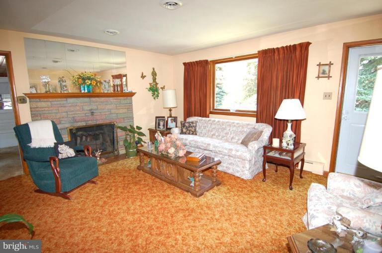 3404 Enterprise Road Bowie, MD 20721 - Photo 14 of 17 Living Room