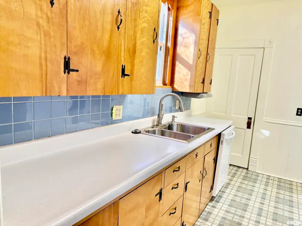 $136,900 | 600 South Kosciusko Street, Jacksonville, IL 62650