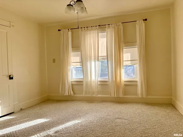 $136,900 | 600 South Kosciusko Street, Jacksonville, IL 62650