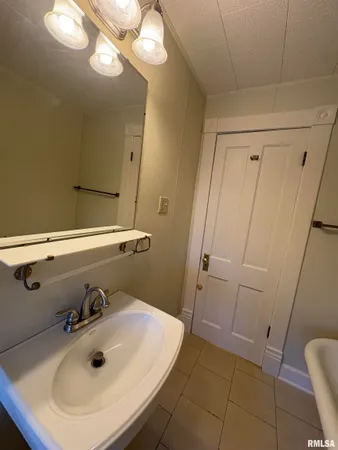 $136,900 | 600 South Kosciusko Street, Jacksonville, IL 62650