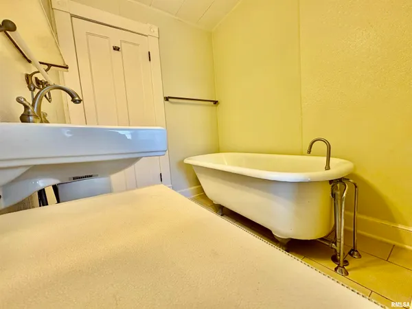 $136,900 | 600 South Kosciusko Street, Jacksonville, IL 62650