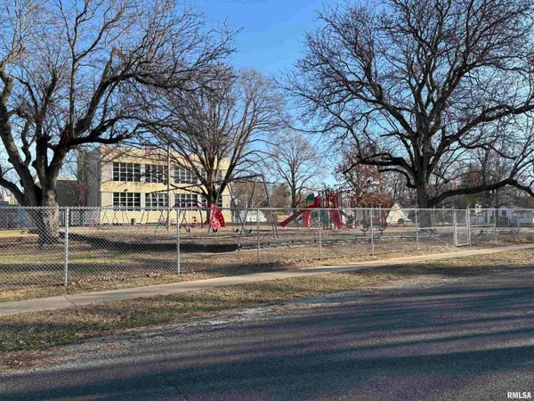 $136,900 | 600 South Kosciusko Street, Jacksonville, IL 62650