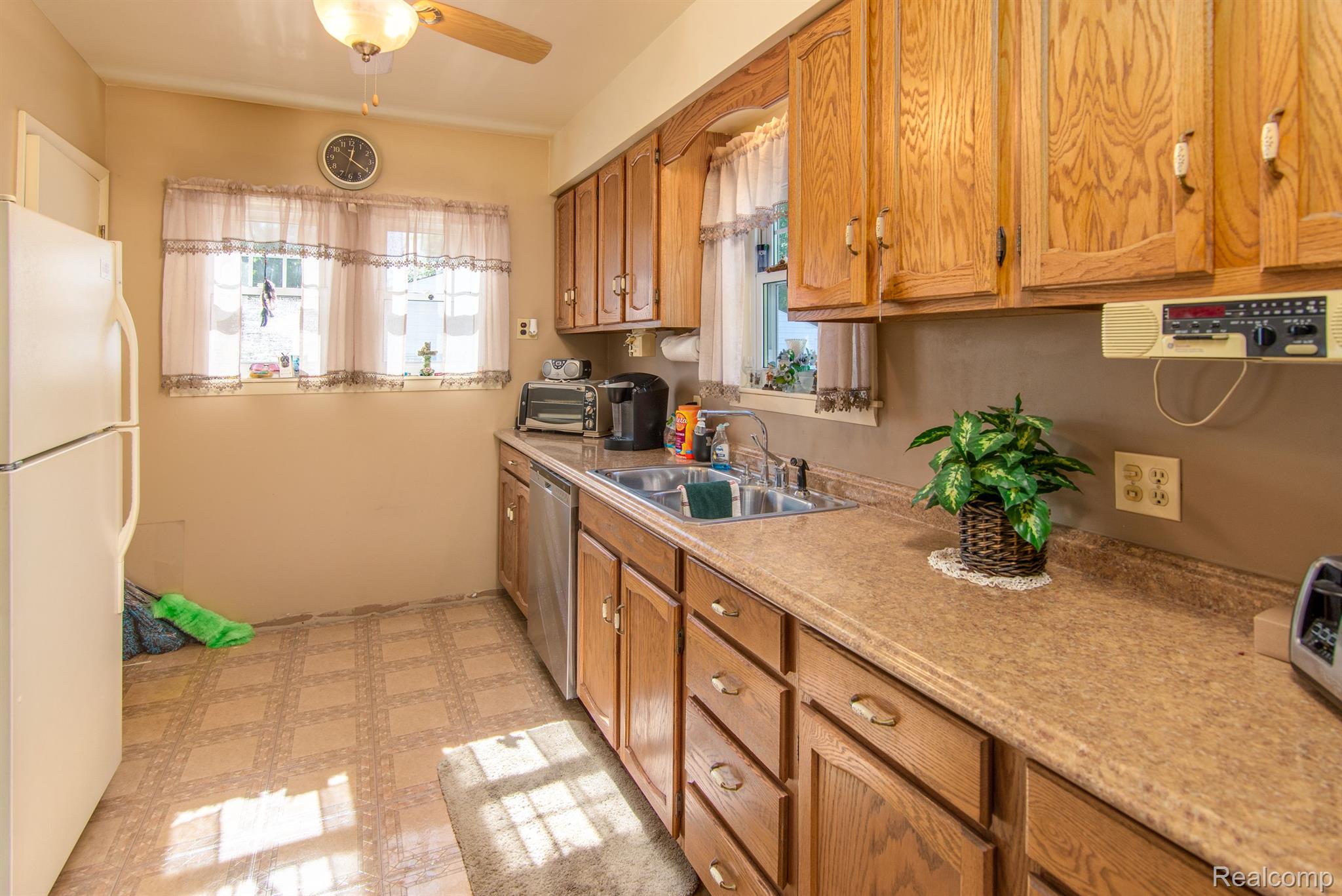 3609 North Center Road Flint, MI 48506 - Photo 12 of 32