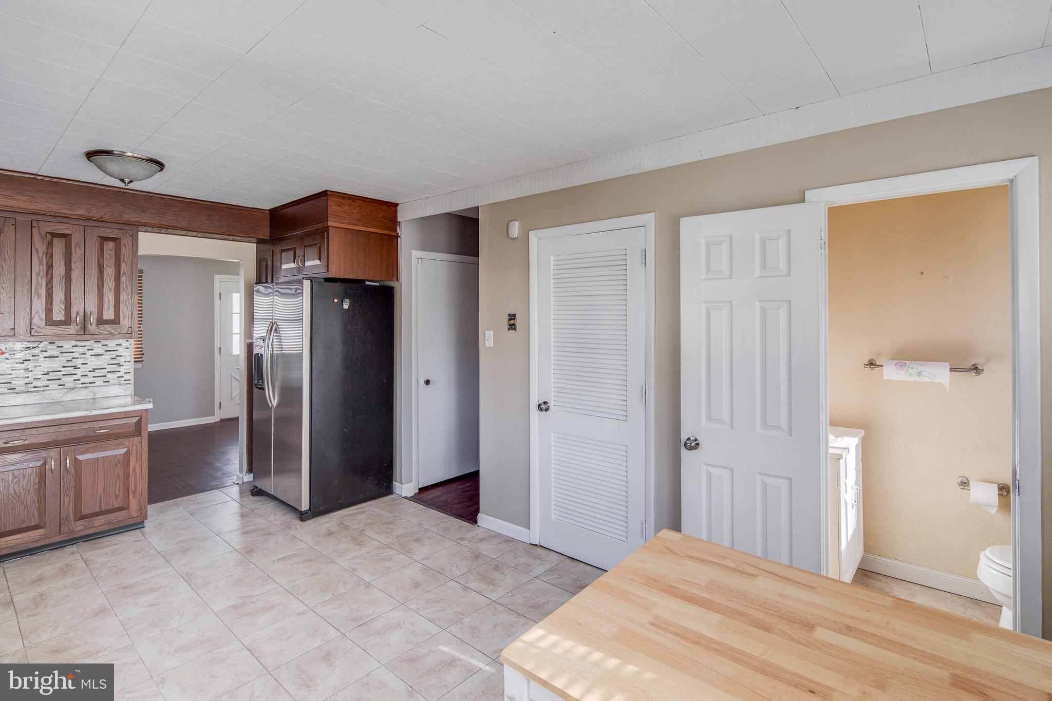 521 Coach Road Turnersville, NJ 08012 - Photo 3 of 15