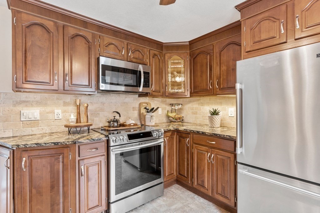 119 Laurel Road West Springfield, MA 01089 - Photo 4 of 25 Gallery Image 4