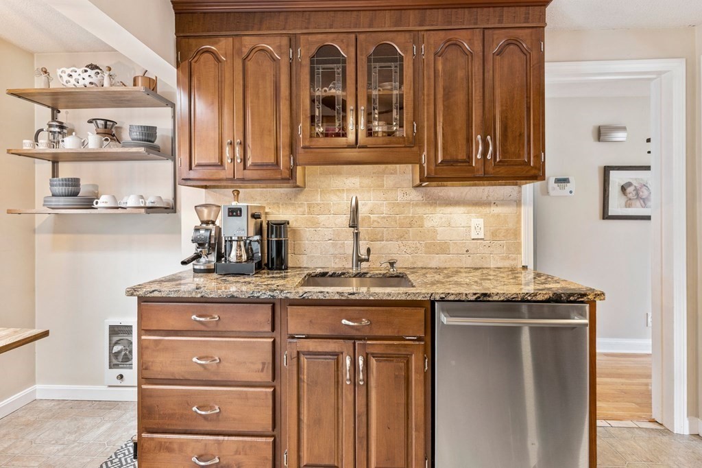 119 Laurel Road West Springfield, MA 01089 - Photo 5 of 25 Gallery Image 5