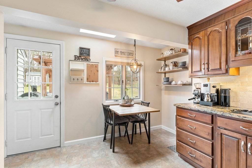 119 Laurel Road West Springfield, MA 01089 - Photo 7 of 25 Gallery Image 7