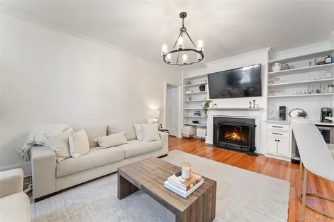 $260,000 | 840 Bronx River Road, Unit 5B, Bronxville, NY 10708