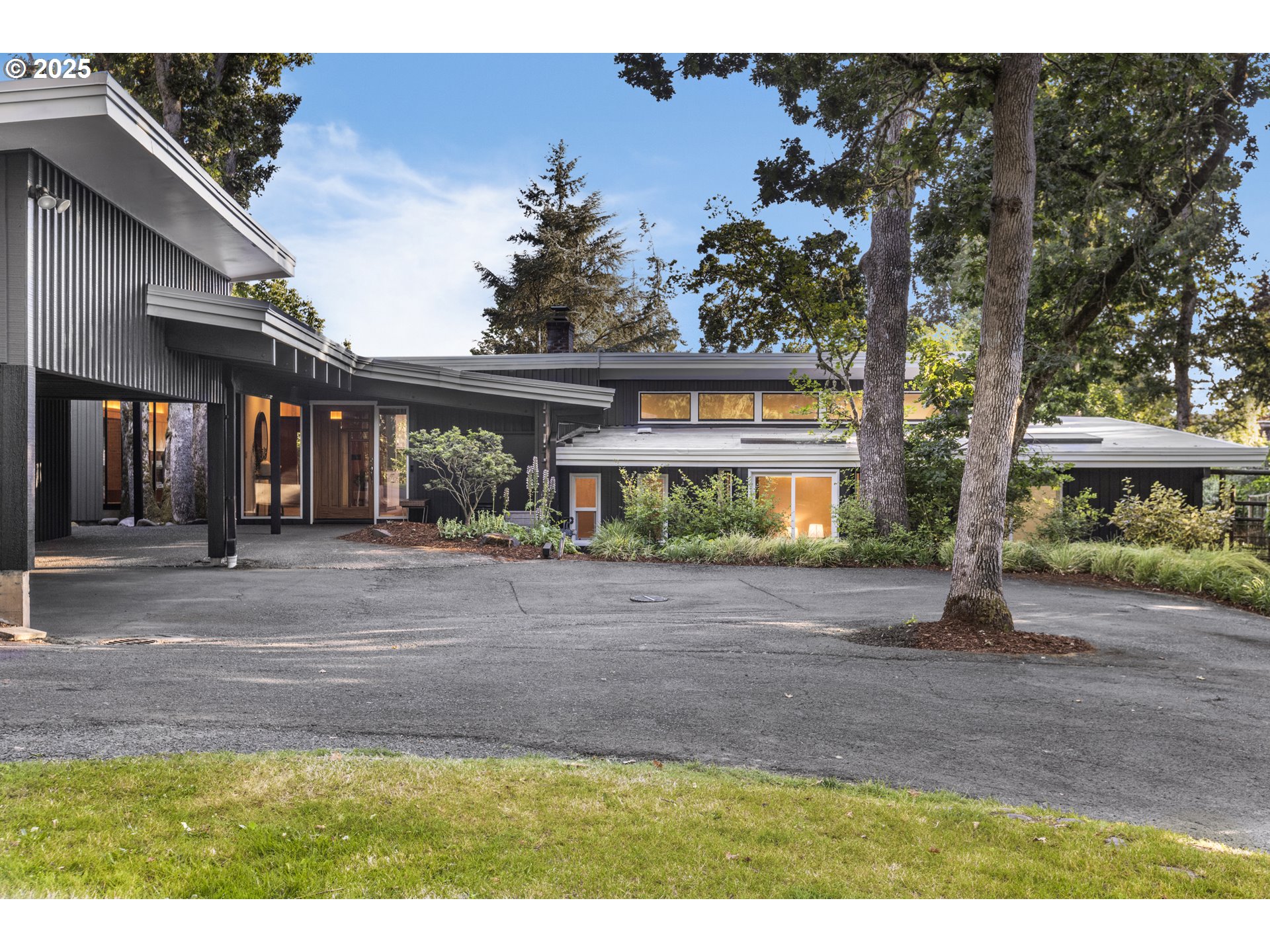 2606 Spring Boulevard Eugene, OR 97403 - Photo 5 of 48 Gallery Image 5