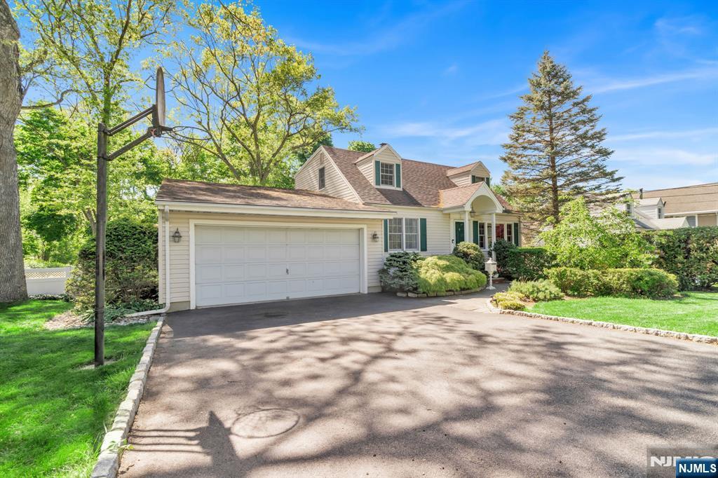 28 Wanamaker Avenue Mahwah, NJ 07430 - Photo 2 of 32