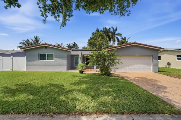 $710,000 | 5261 Southwest 89th Avenue, Cooper City, FL 33328