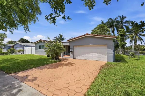 $710,000 | 5261 Southwest 89th Avenue, Cooper City, FL 33328