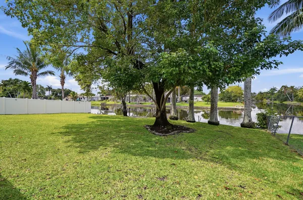 $710,000 | 5261 Southwest 89th Avenue, Cooper City, FL 33328