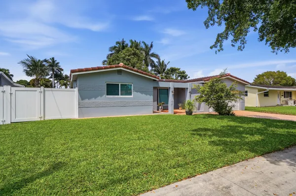 $710,000 | 5261 Southwest 89th Avenue, Cooper City, FL 33328