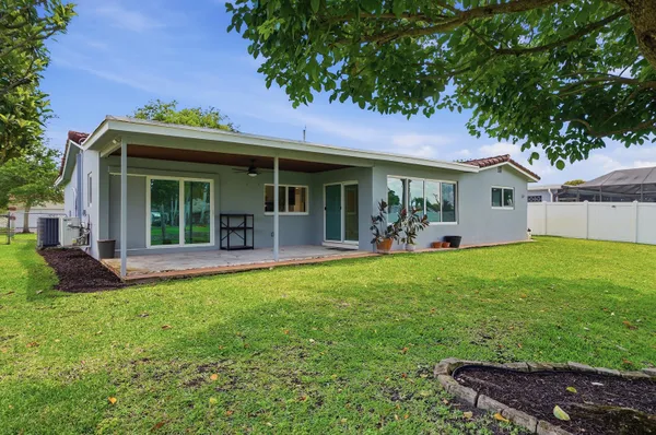 $710,000 | 5261 Southwest 89th Avenue, Cooper City, FL 33328