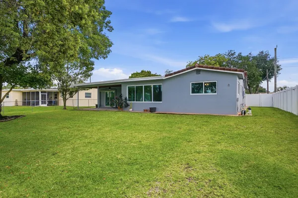 $710,000 | 5261 Southwest 89th Avenue, Cooper City, FL 33328