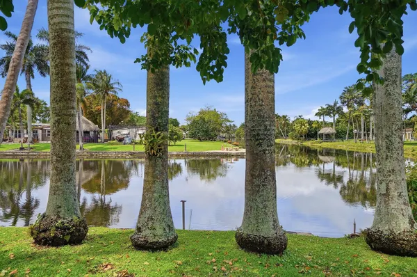 $710,000 | 5261 Southwest 89th Avenue, Cooper City, FL 33328