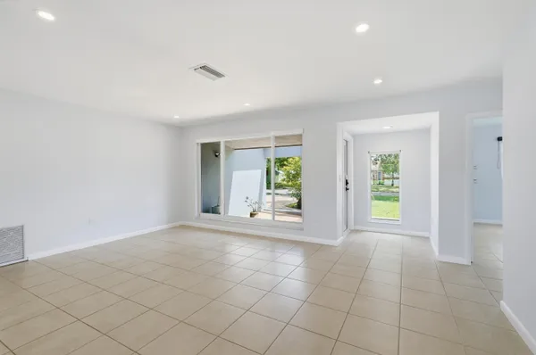 $710,000 | 5261 Southwest 89th Avenue, Cooper City, FL 33328