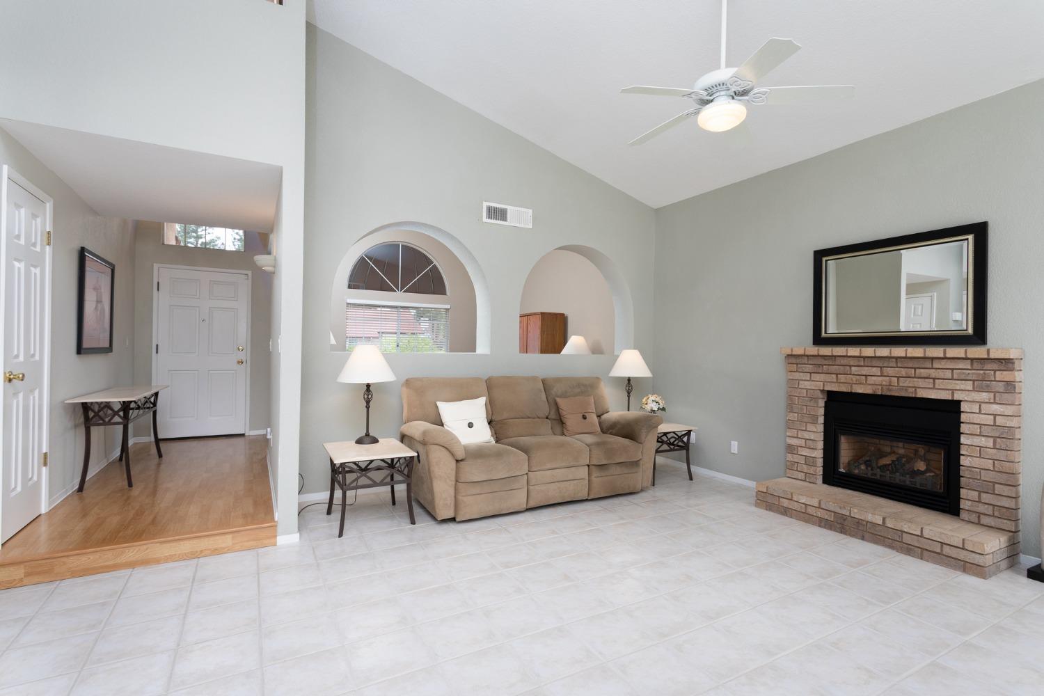 847 Amber Avenue Clovis, CA 93611 - Photo 12 of 53