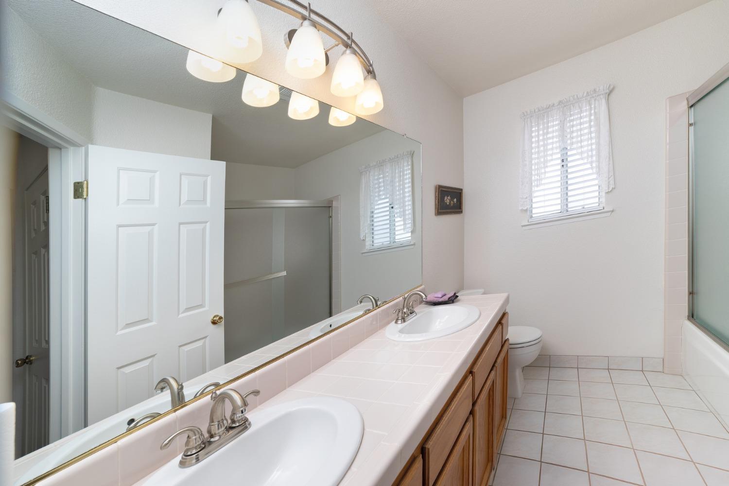 847 Amber Avenue Clovis, CA 93611 - Photo 31 of 53