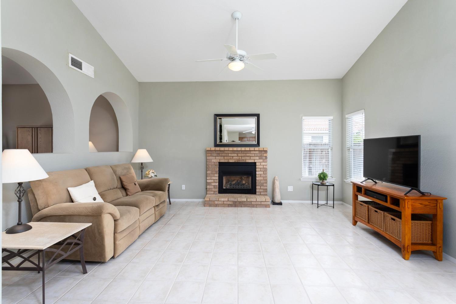 847 Amber Avenue Clovis, CA 93611 - Photo 10 of 53