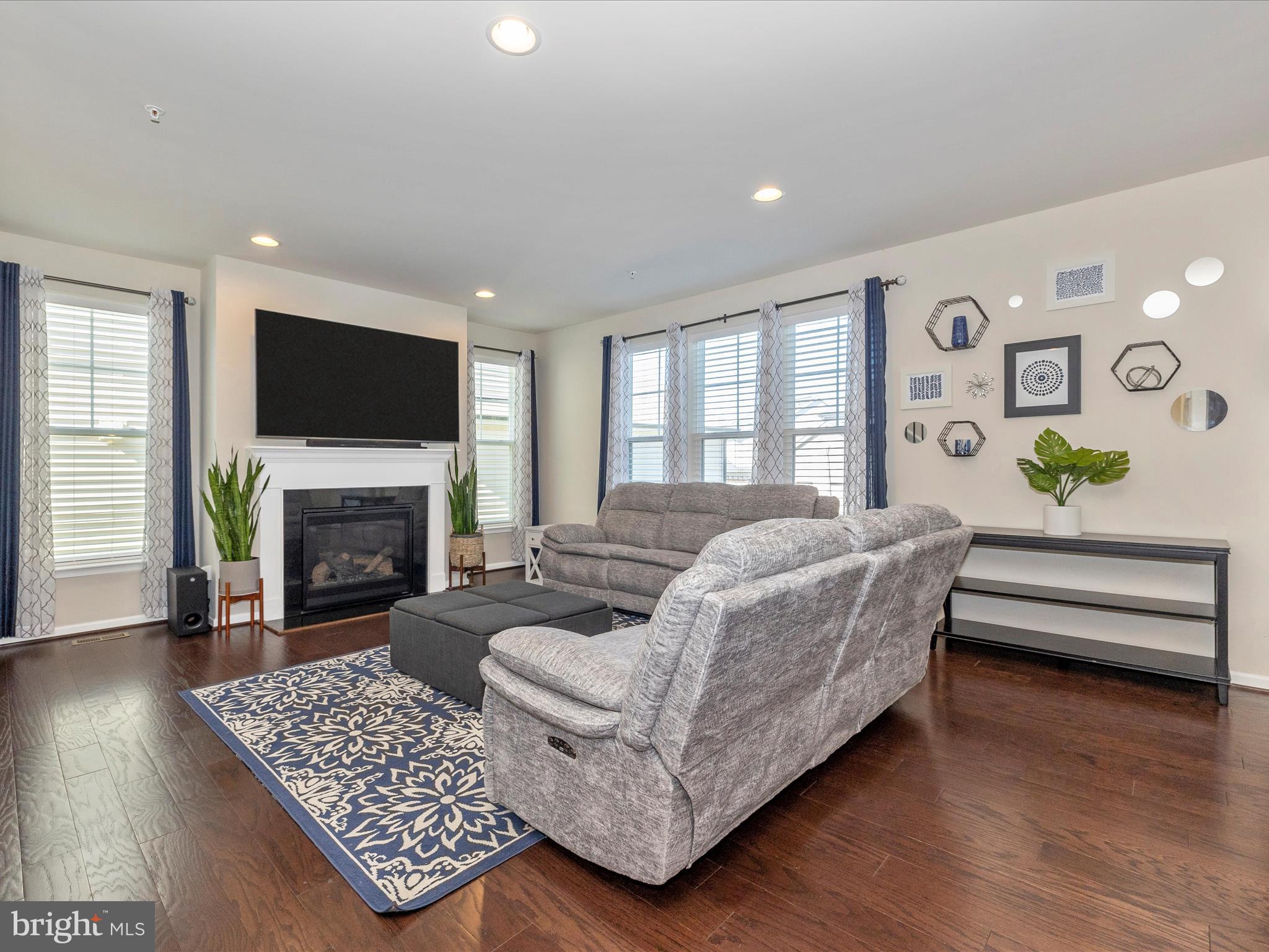 5512 Hawk Ridge Road Frederick, MD 21704 - Photo 16 of 49 Living Room