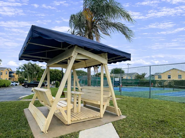 $2,000 | 141 Waterside Drive, Unit 141, Hypoluxo, FL 33462