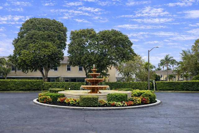 $2,000 | 141 Waterside Drive, Unit 141, Hypoluxo, FL 33462