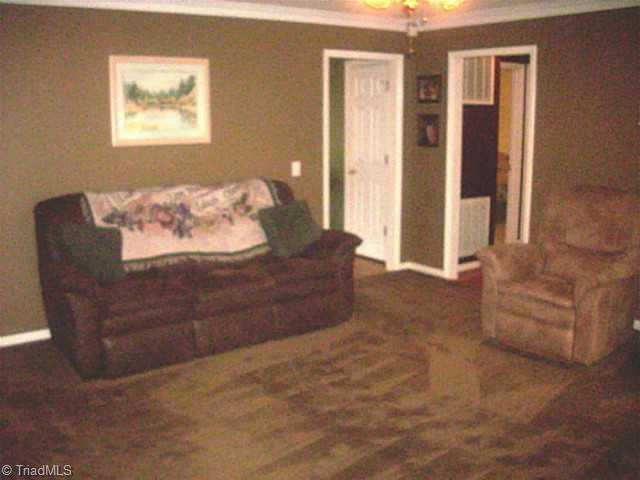 1363 Cortez Road Asheboro, NC 27205 - Photo 3 of 16 Living Room.