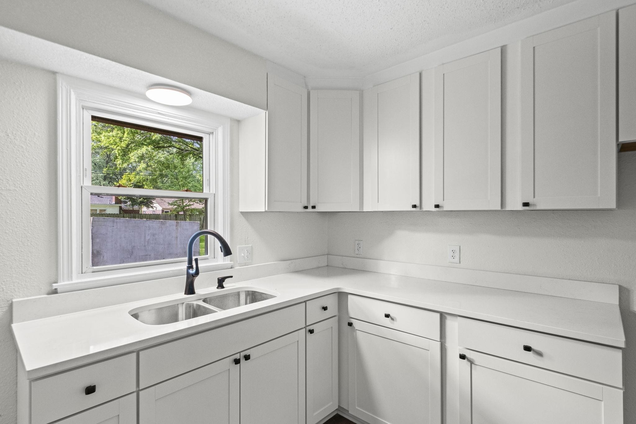 4585 Helene Road Memphis, TN 38117 - Photo 11 of 27