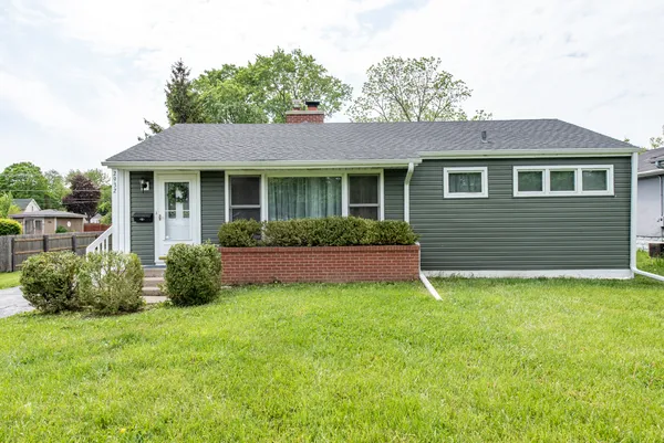 $2,100 | 2932 Bethel Boulevard, Zion, IL 60099
