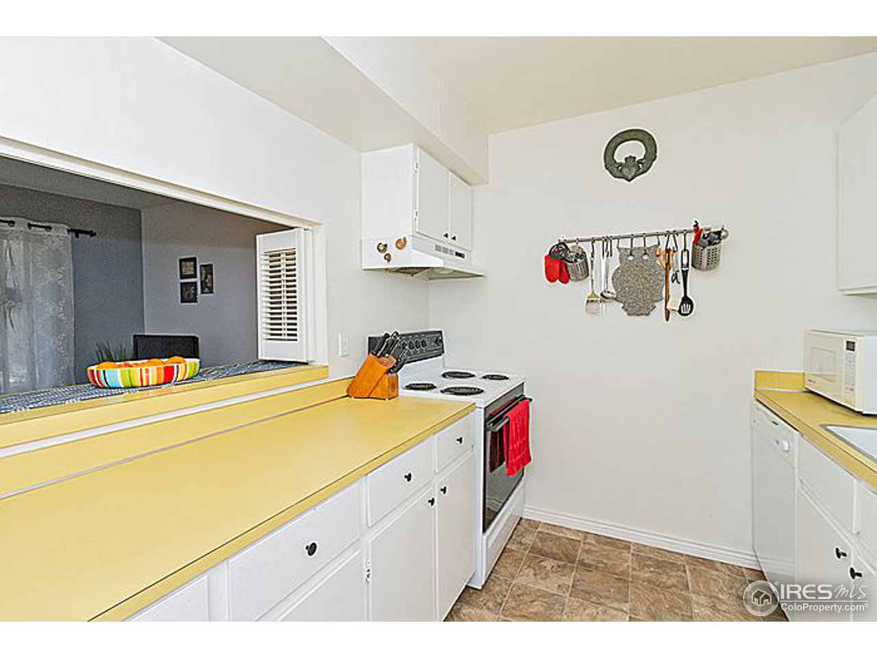 801 East Drake Road, Unit 83 Fort Collins, CO 80525 - Photo 9 of 21 a utility room with washer and dryer