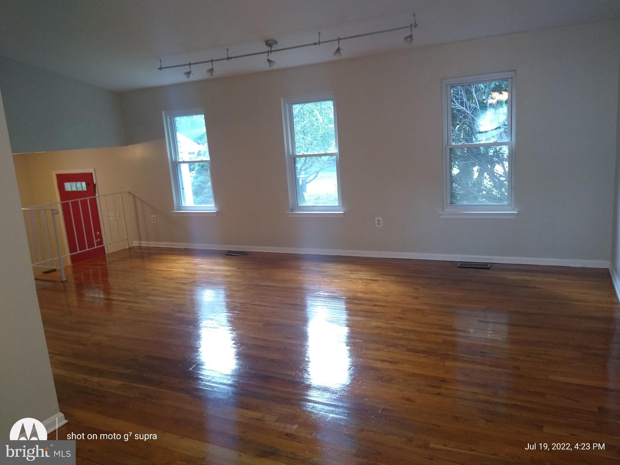 13402 Pendleton Street Fort Washington, MD 20744 - Photo 3 of 22 LIVING ROOM