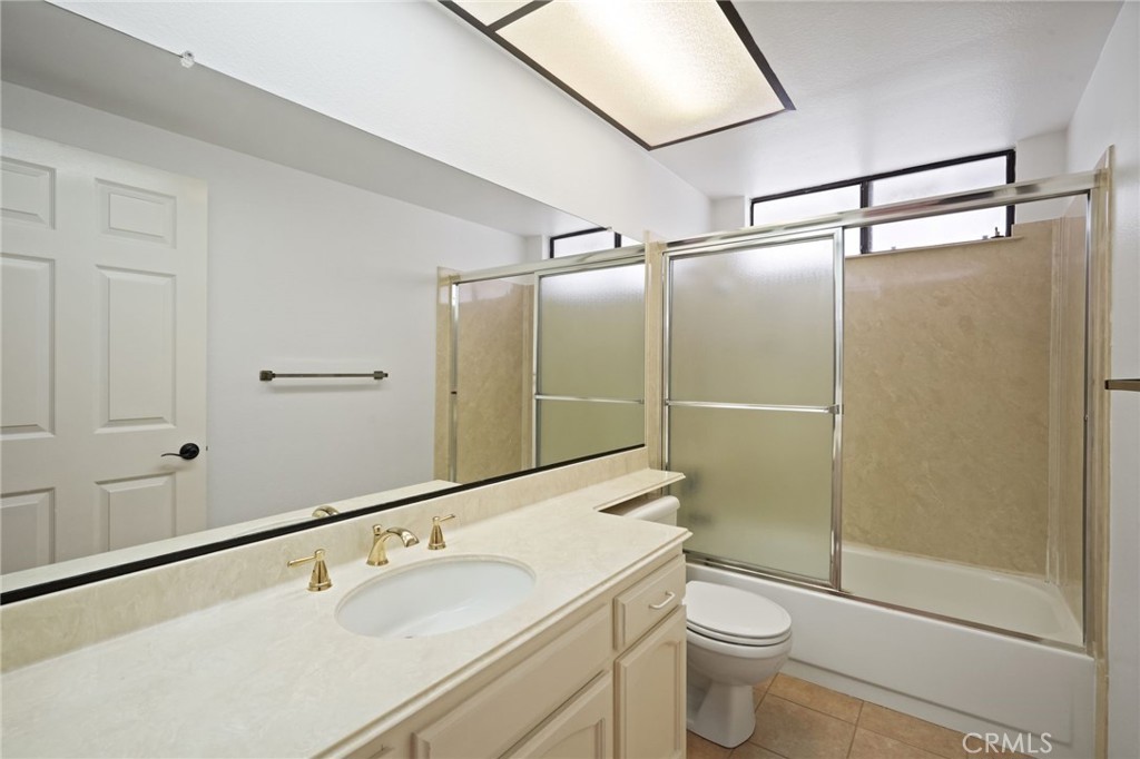 19565 Turtle Springs Way Porter Ranch, CA 91326 - Photo 81 of 96 SECOND BATHROOM