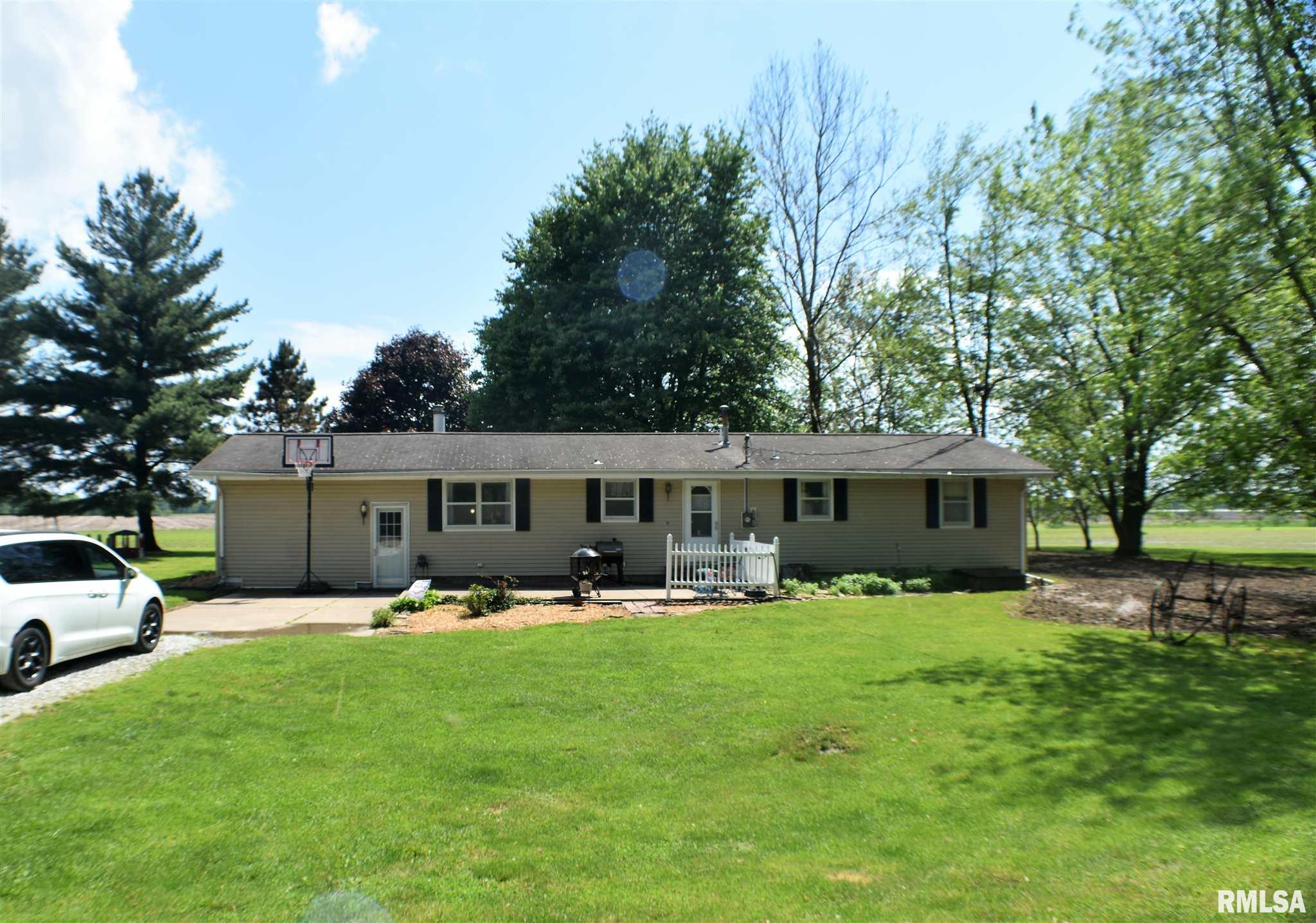 5602 North Hamblin Road Astoria, IL 61501 - Photo 2 of 19