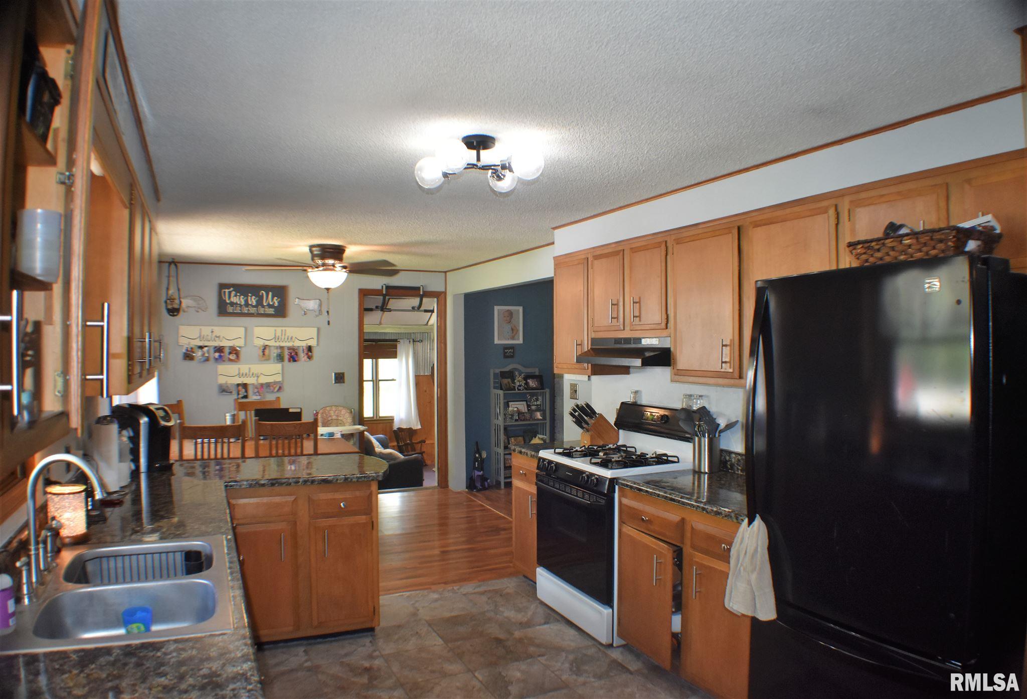 5602 North Hamblin Road Astoria, IL 61501 - Photo 5 of 19