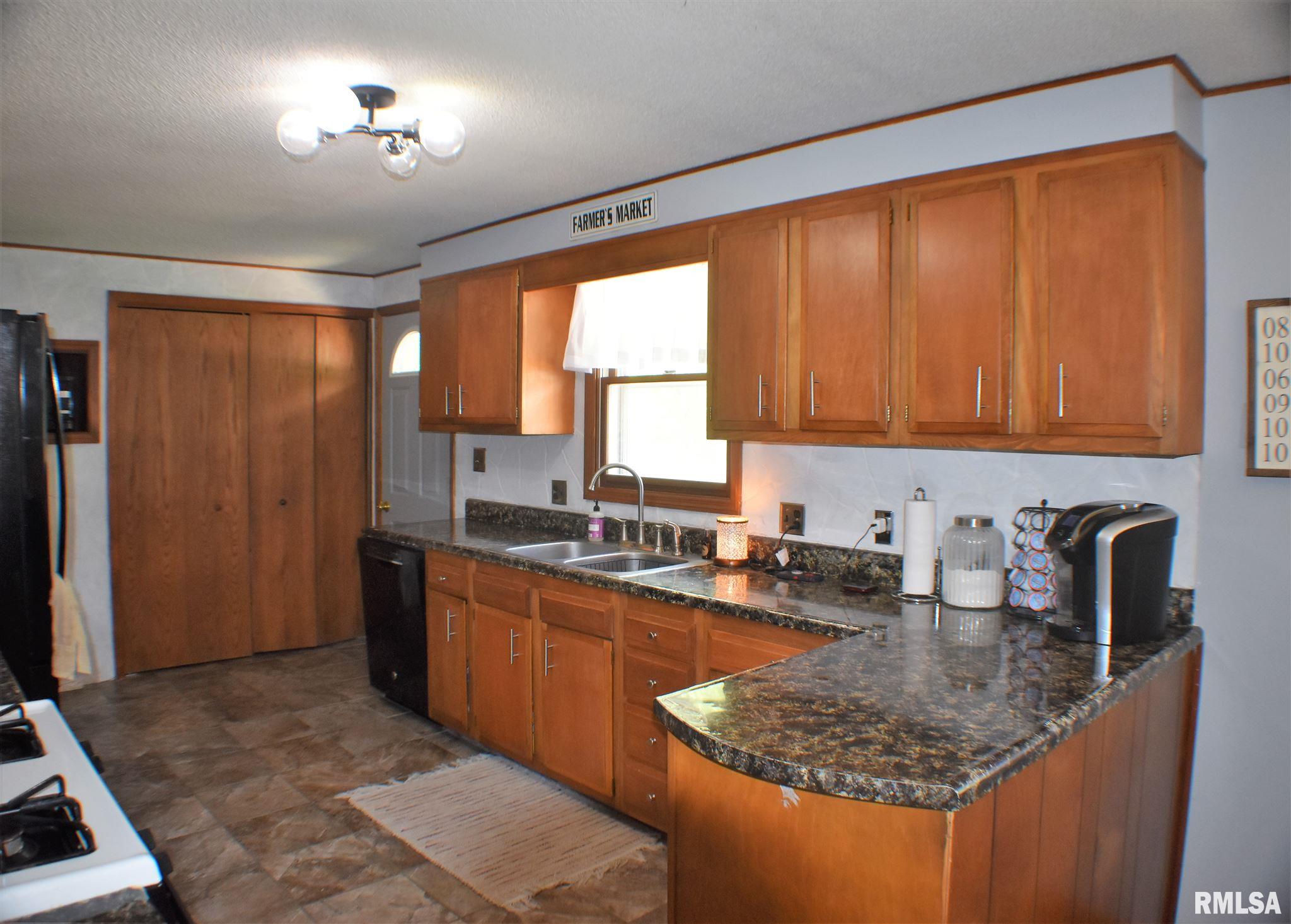 5602 North Hamblin Road Astoria, IL 61501 - Photo 8 of 19