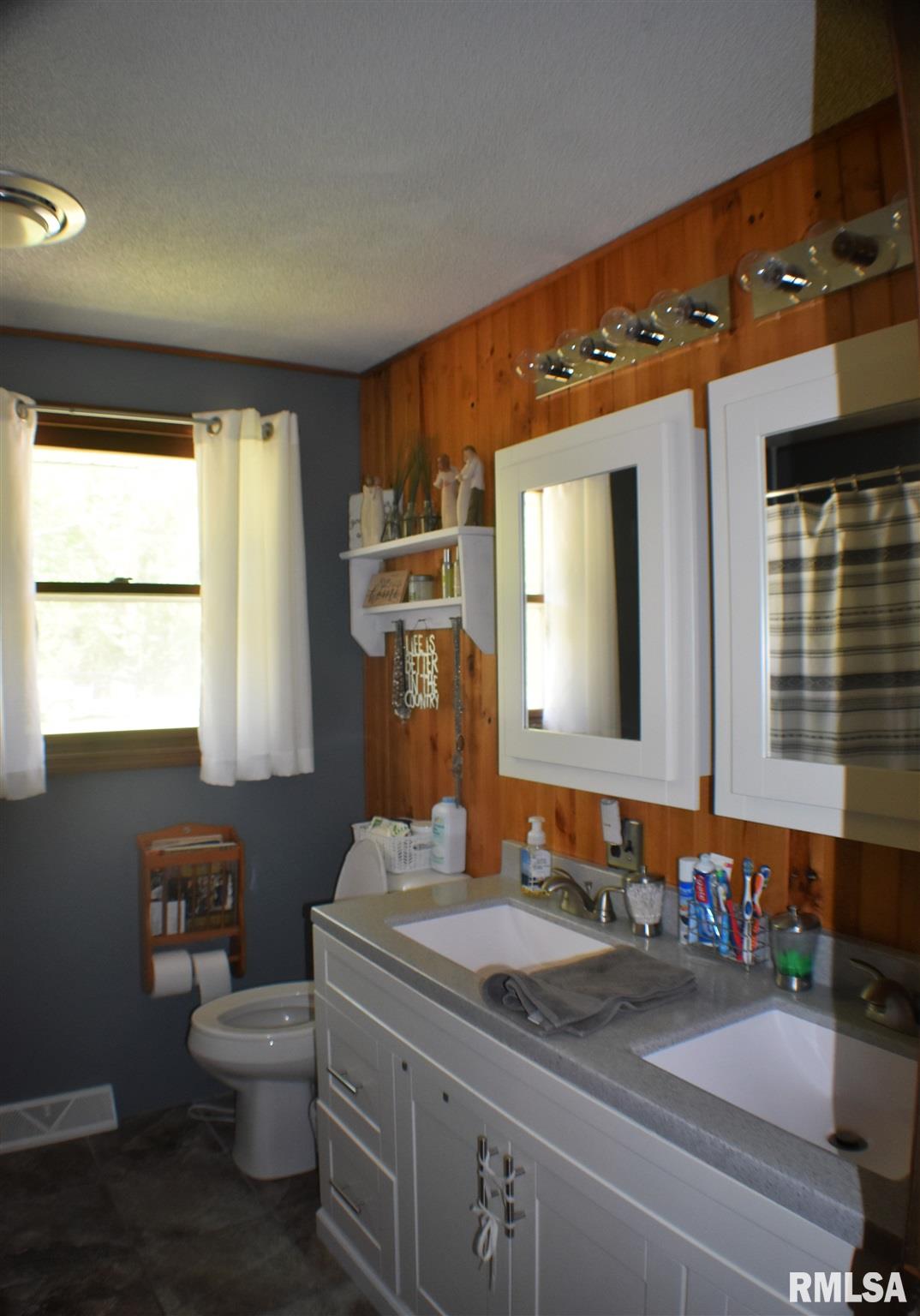 5602 North Hamblin Road Astoria, IL 61501 - Photo 10 of 19