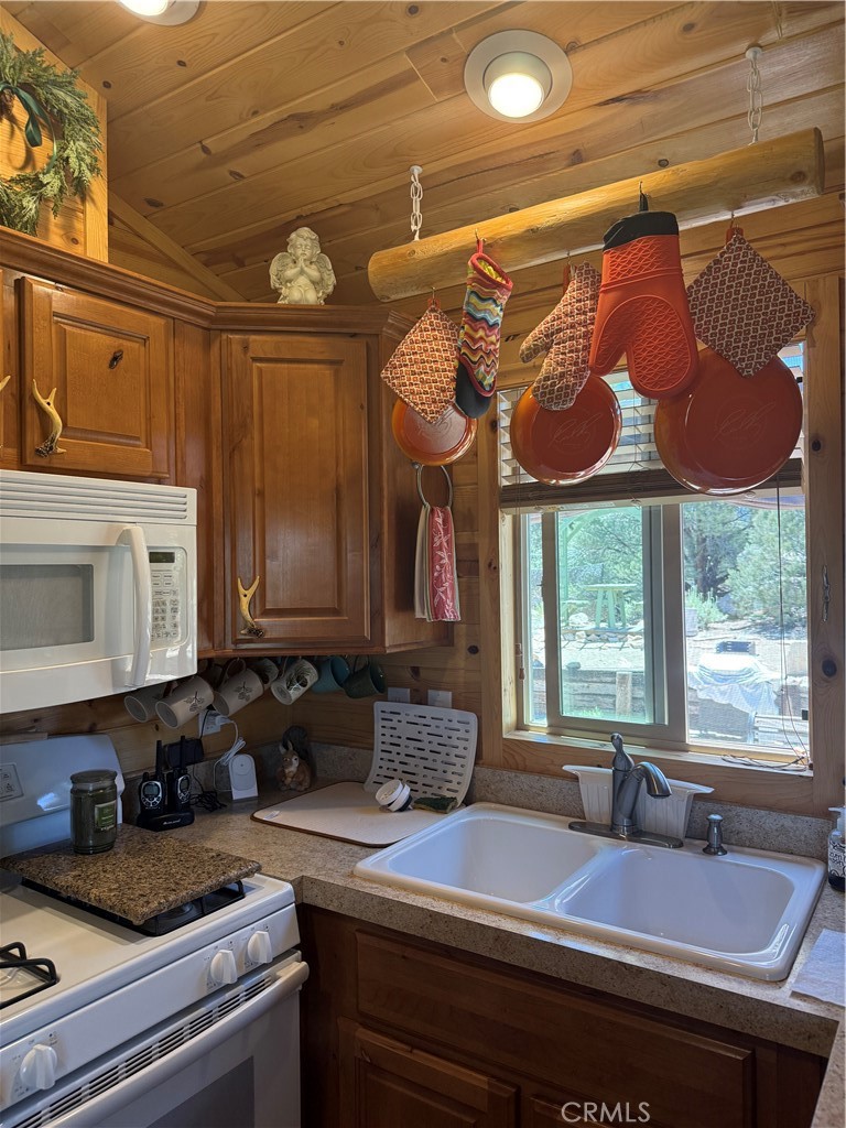 98417 Sierra Meadow Road Kennedy Meadows, CA 93527 - Photo 3 of 48