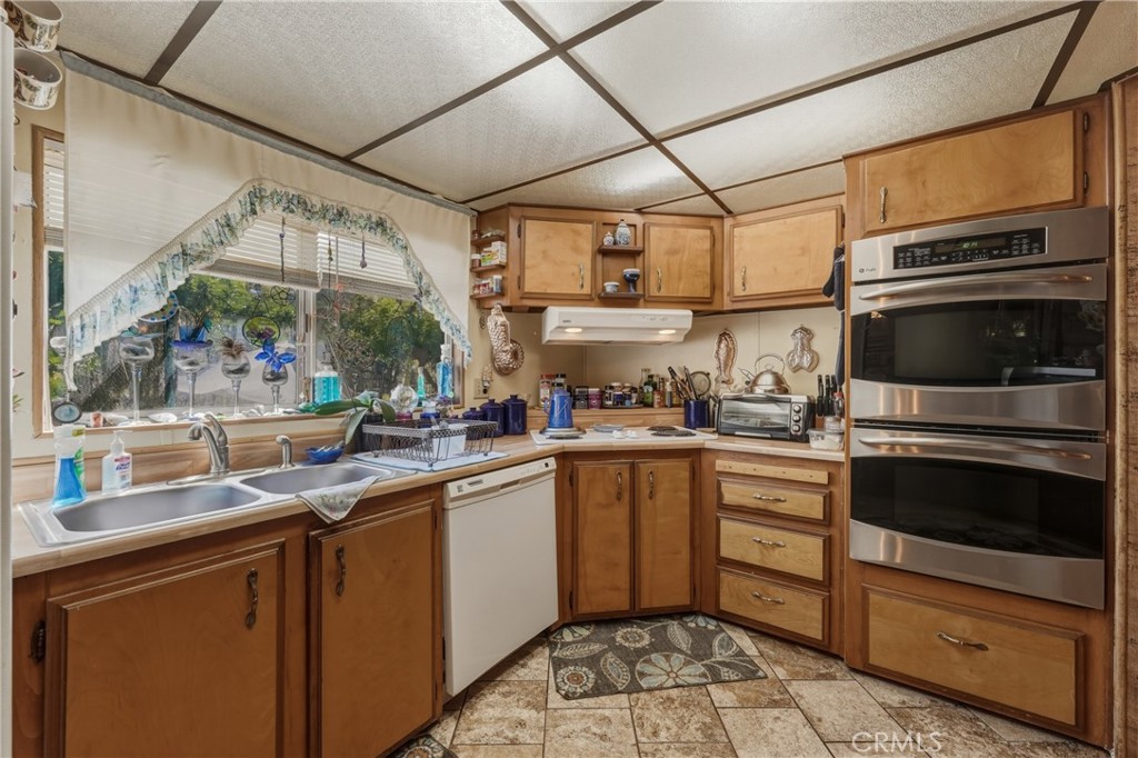 7035 Floyd Way Nice, CA 95464 - Photo 24 of 70 kitchen