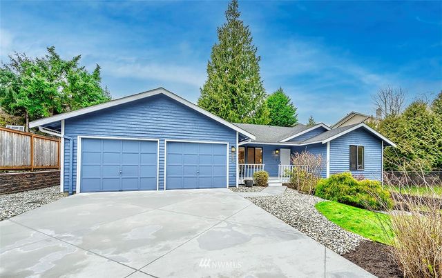 a view of a house with a yard and garage