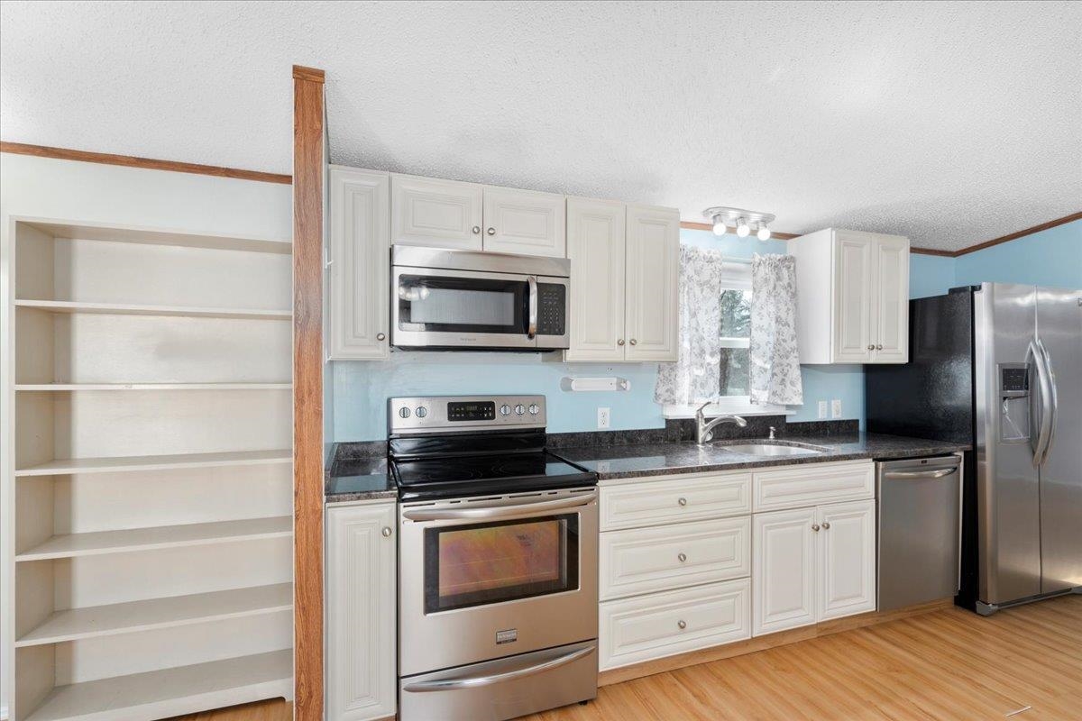 27 3rd Street Mont Vernon, NH 03057 - Photo 8 of 39 Gallery Image 8