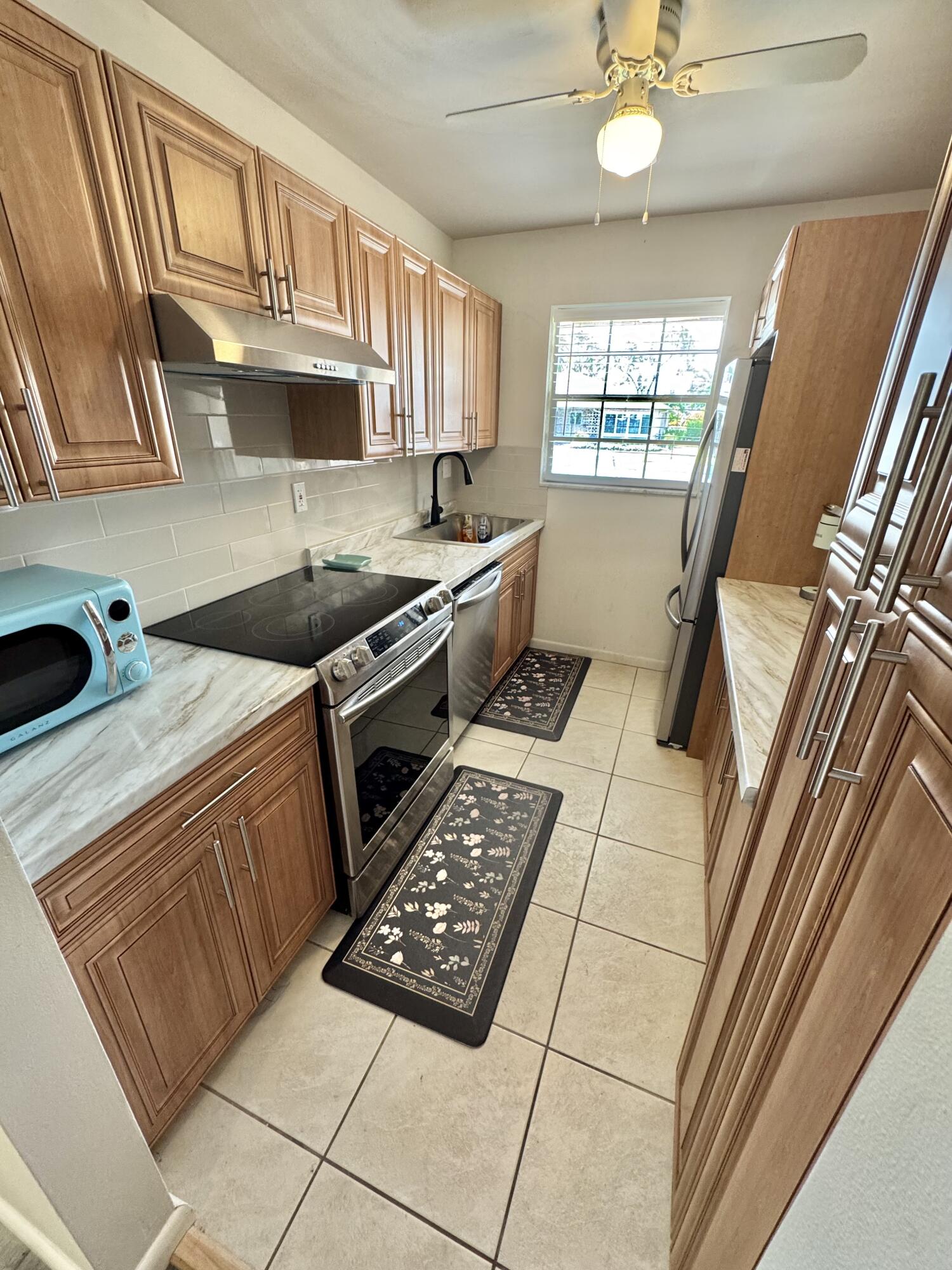 1342 High Point Way Southeast, Unit D Delray Beach, FL 33445 - Photo 5 of 26 IMG_5592