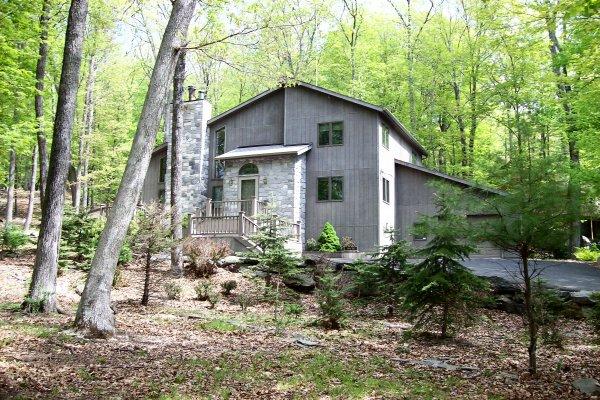 2755 Dundee Road Bushkill, PA 18324 - Photo 1 of 13 Main Photo