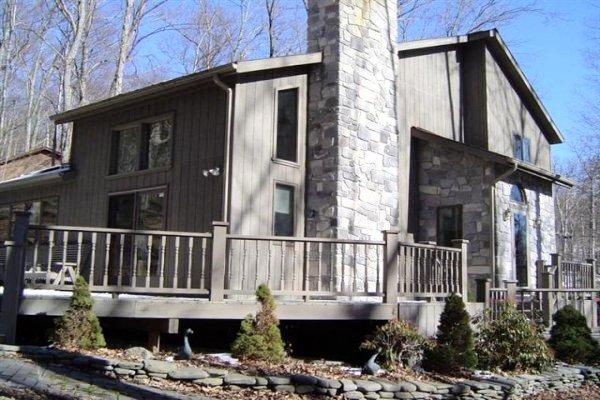 2755 Dundee Road Bushkill, PA 18324 - Photo 2 of 13 Side View